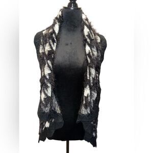 Liquid By Sioni Houndstooth Knit Eyelash Waterfall Vest, Size S/M